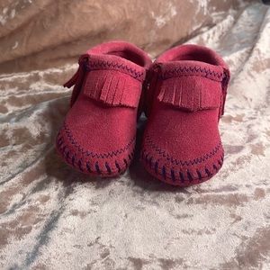 LIKE NEW condition Infant Size 1 Minnetonka